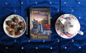 Le Chaudron de Morrigann: "Bewitched by Chocolate" (H.Y. Hanna) - Volume 1 Le Chaudron de Morrigann: "Bewitched by Chocolate" (H.Y. Hanna) - Volume 1